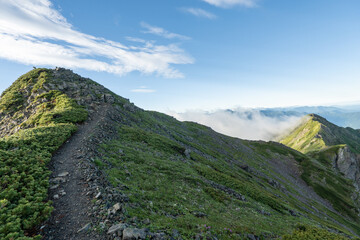 The trail from Mt. Senjogadake to Kitazawa Pass