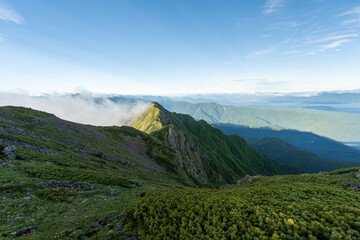 The trail from Mt. Senjogadake to Kitazawa Pass