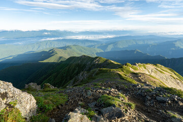 The trail from Mt. Senjogadake to Kitazawa Pass
