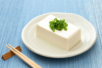 青背景に豆腐