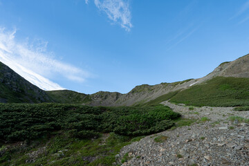 The trail from Mt. Senjogadake to Kitazawa Pass