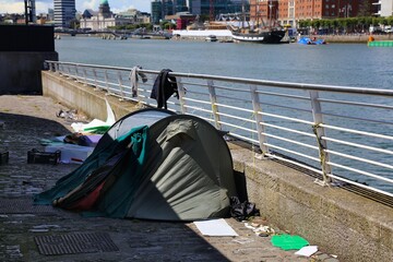 Homeless immigrant tent in Dublin, Ireland © Tupungato