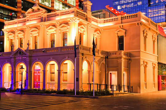 Parra Facade Town hall close