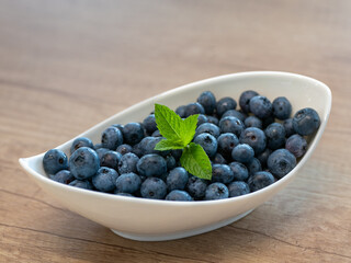 The blue berries of the blueberry are the size of a pea. They can be eaten alone, used as a filling for cakes, fruit cups and can also be preserved. They are an excellent remedy against diarrhea.