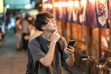 観光客　旅行客　飲屋街