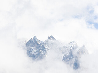 Aiguille dans les nuages