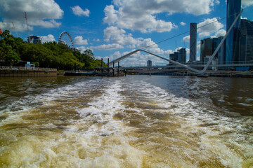 Centro de Brisbane, pontes, prédios e roda Gigante