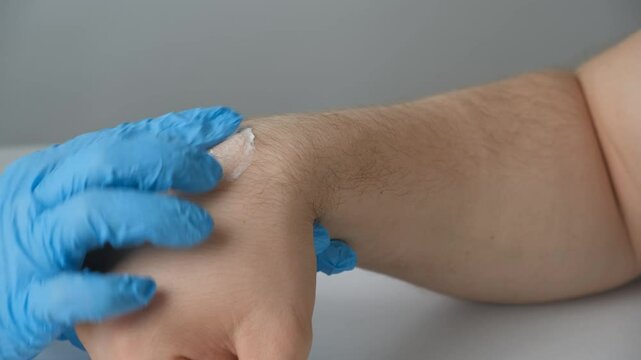 Application of anti-inflammatory cream to the lump, to the cyst, ganglion, hygroma of the wrist.