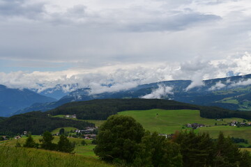 Obraz premium Schöne Landschaft bei Kastelruth in Südtirol 