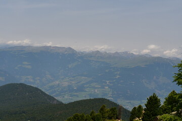 Schöne Landschaft auf dem Raschötz in Südtirol 