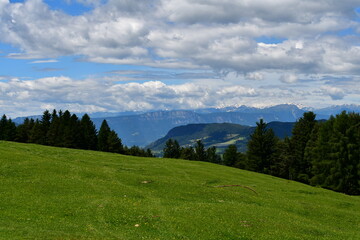 Sch&ouml;ne Landschaft bei V&ouml;ls am Schlern in S&uuml;dtirol 