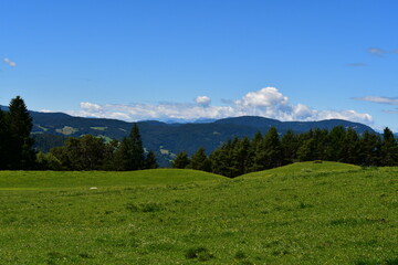 Naklejka premium Schöne Landschaft bei Völs am Schlern in Südtirol 