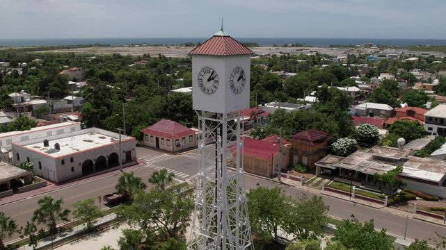 reloj del parque de montecristi