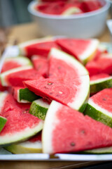 Große saftige reife rote Wassermelonenscheiben