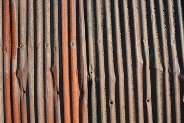 錆びた波トタンの屋根