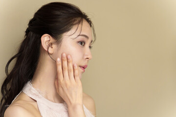 女性　メイク　スキンケア