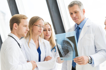 Fototapeta premium doctors examine x-rays