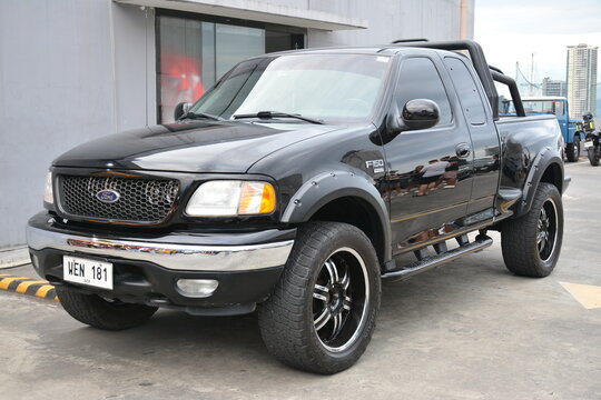Ford f150 at battle of car clubs in Pasig, Philippines