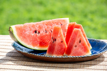 切り分けたスイカ