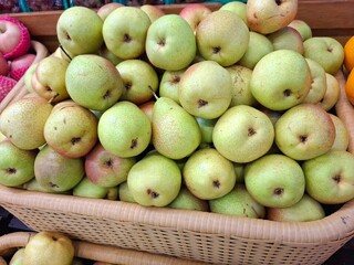 apples in a basket