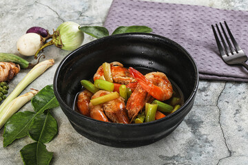 Prawn with asparagus and spices