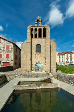  Le Monastier sur Gazeille sur le chemin de Stevenson L'&eacute;glise Saint jean-Baptiste du IXe si&egrave;cle Auvergne-Rhone-Alpes. Haute-Loire . France