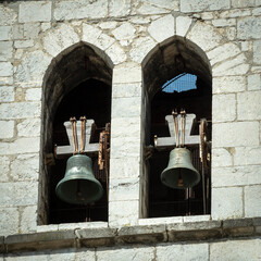 Obraz premium Deux cloches dun clocher d'église. France
