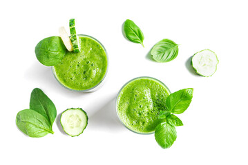 Obraz premium Detox green smoothie in glasses and ingredients