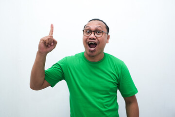 Naklejka premium asian man with happy expression raising hand one finger