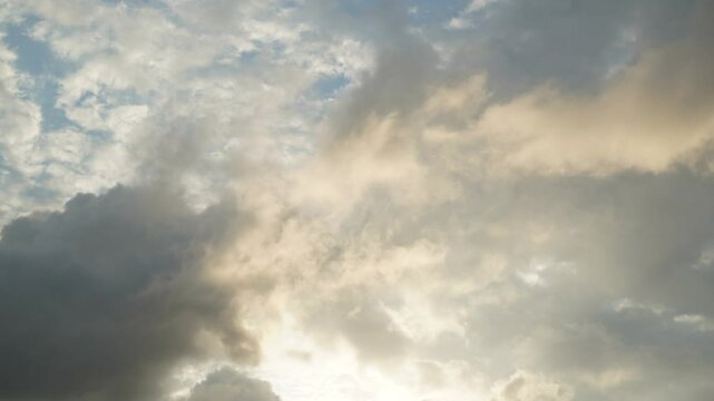 Time lapse of the clouds along with the first rays of the sun. Good morning!