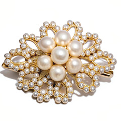 Luxury brooch with mother-of-pearl and sparkle: beauty is in the details