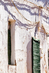 Electrical wiring on a white façade in Alhambra