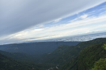 Places to see in Meghalaya Wards Lake, Seven Sisters Falls, Garden of Caves, Umiam Lake 