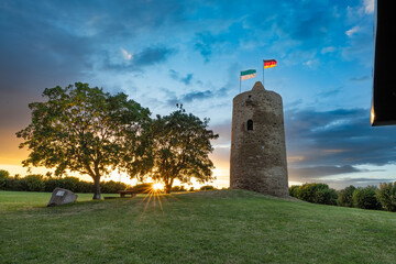 Turm im Sonnenuntergang