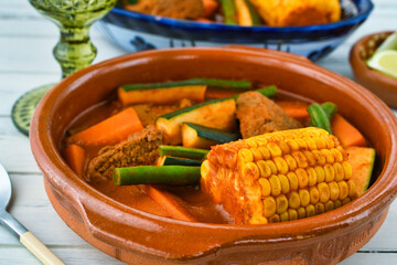 唐辛子が入ったメキシコの牛肉のスープ　モレ・デ・オジャ （モレデオジャ）
Mole de Olla, Mexican beef soup (Mexican beef stew) with chili peppers
