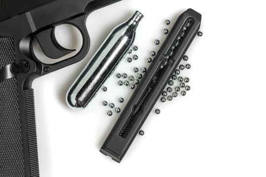 airsoft gun with co2 cartridge and metallic pellets