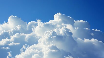 Naklejka premium Bright blue sky with fluffy white clouds