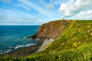 Obraz premium Eine Schöne Wanderung zum Hartland Point mit seinen wunderschönen Leuchturm und eine traumhaften Meerkulisse - Devon - Vereinigtes Königreich