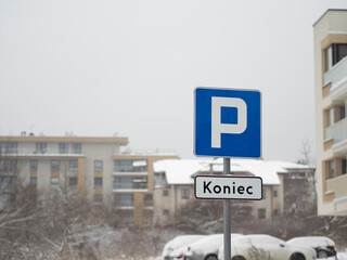Znak Parking, koniec parkingu 