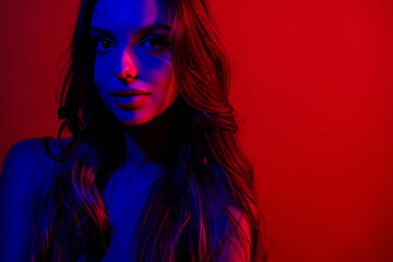 Obraz premium Close up cropped photo of gorgeous young girl empty space bare shoulders isolated on neon red blue background