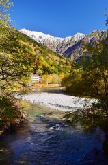 紅葉の上高地ハイキング