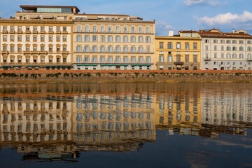 Obraz premium Riverside Buildings Reflecting on Water