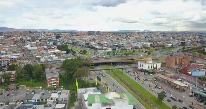 Vista a&eacute;rea sobre la carrera 30, avenida suba y calle 80 de Bogot&aacute; Colombia