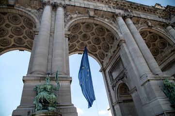 The Great Triumphal Arch of 1905 in Cinquantenaire Park, consisting of three openings and topped with a bronze sculpture
