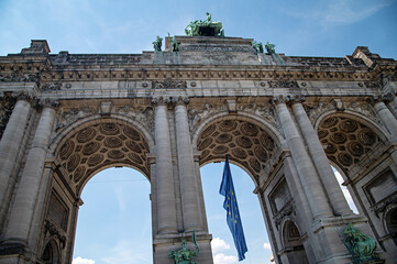 The Great Triumphal Arch of 1905 in Cinquantenaire Park, consisting of three openings and topped with a bronze sculpture