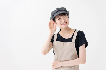 聞くスタッフ女性