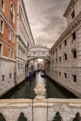 Obraz premium View of the famous Bridge of Sighs in the city of Venice in Italy