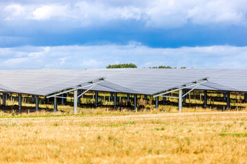 Champ de panneaux photovoltaïques