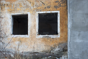 old abandoned house in the city