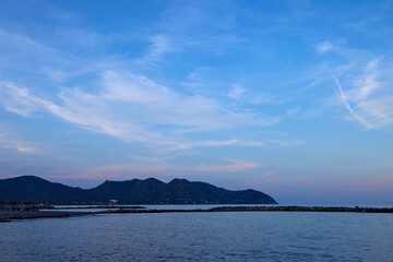 Reise nach Mallorca. Strand von Cala Bona am Abend.